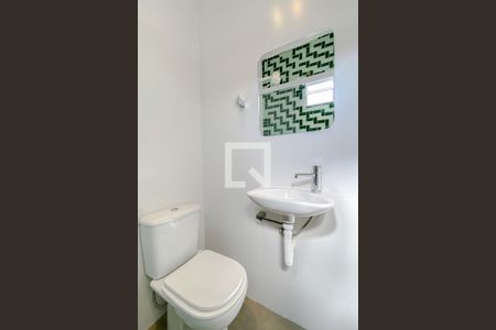 Banheiro de kitnet/studio para alugar com 1 quarto, 20m² em Água Rasa, São Paulo