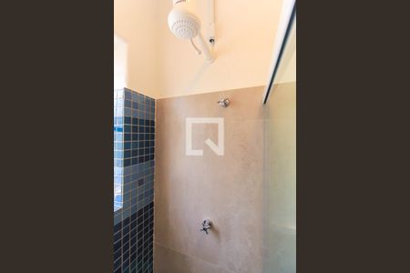 Banheiro de kitnet/studio para alugar com 1 quarto, 20m² em Água Rasa, São Paulo