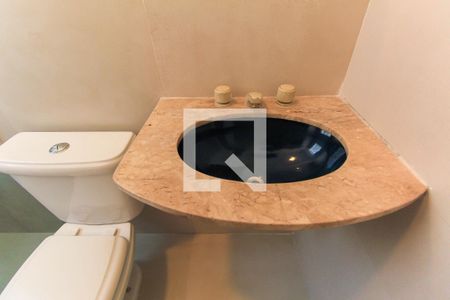 Banheiro de kitnet/studio para alugar com 1 quarto, 20m² em Água Rasa, São Paulo