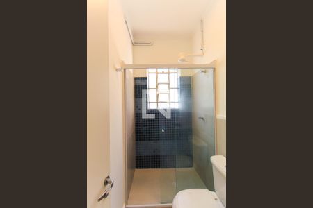 Banheiro de kitnet/studio para alugar com 1 quarto, 20m² em Água Rasa, São Paulo