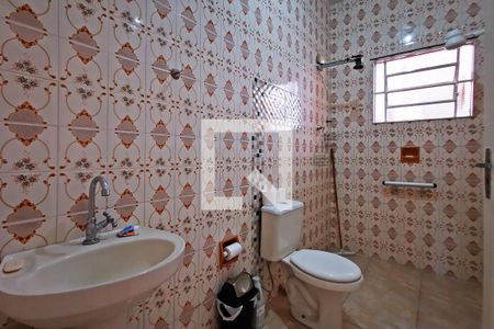 Banheiro de casa à venda com 2 quartos, 110m² em Vila Agricola, Jundiaí
