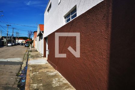 Casa à venda com 110m², 2 quartos e 1 vaga Casa à venda com 110m², 2 quartos e 1 vagaFachada