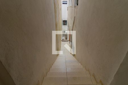 Acesso de casa para alugar com 1 quarto, 35m² em Jardim Santa Rosa, Taboão da Serra