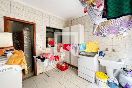 Casa à venda com 160m², 3 quartos e 3 vagas Casa à venda com 160m², 3 quartos e 3 vagasÁrea de serviço