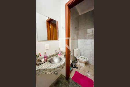 Casa à venda com 160m², 3 quartos e 3 vagas Casa à venda com 160m², 3 quartos e 3 vagasLavabo