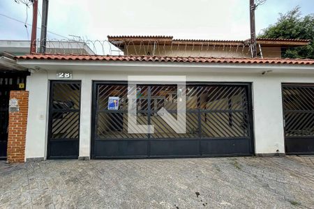 Casa à venda com 160m², 3 quartos e 3 vagas Casa à venda com 160m², 3 quartos e 3 vagasFachada
