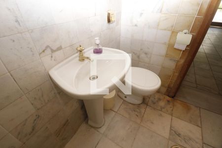 Casa à venda com 390m², 5 quartos e 7 vagasBanheiro Social