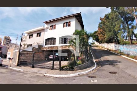 Casa à venda com 390m², 5 quartos e 7 vagasFachada