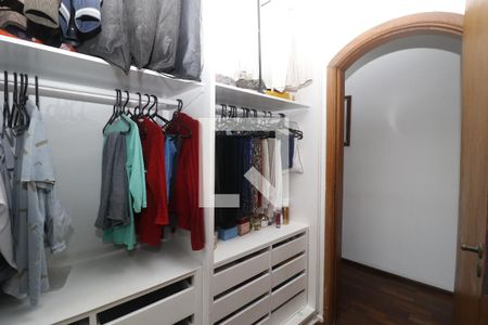 Casa à venda com 390m², 5 quartos e 7 vagasCloset da suíte 1