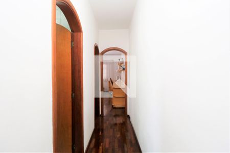 Casa à venda com 390m², 5 quartos e 7 vagasCorredor da Suíte 3