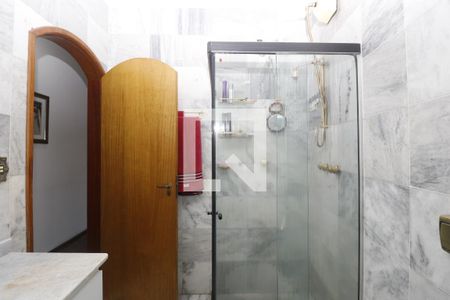 Casa à venda com 390m², 5 quartos e 7 vagasBanheiro da Suíte 1