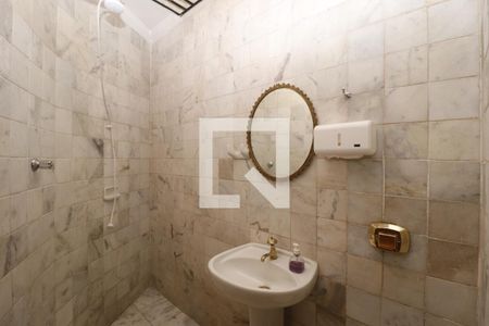 Casa à venda com 390m², 5 quartos e 7 vagasBanheiro Social