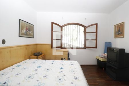 Casa à venda com 390m², 5 quartos e 7 vagasQuarto 2 - Suíte