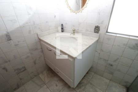 Casa à venda com 390m², 5 quartos e 7 vagasBanheiro da Suíte 2