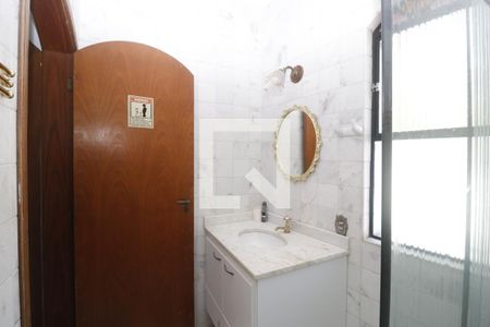 Casa à venda com 390m², 5 quartos e 7 vagasBanheiro da Suíte 2