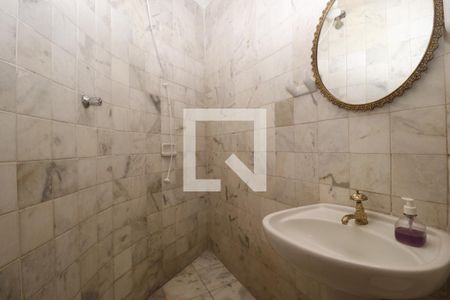 Casa à venda com 390m², 5 quartos e 7 vagasBanheiro Social