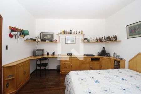 Casa à venda com 390m², 5 quartos e 7 vagasQuarto 2 - Suíte