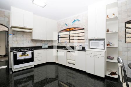 Casa à venda com 390m², 5 quartos e 7 vagasCozinha