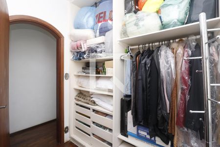 Casa à venda com 390m², 5 quartos e 7 vagasCloset da suíte 3