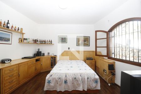 Casa à venda com 390m², 5 quartos e 7 vagasQuarto 2 - Suíte