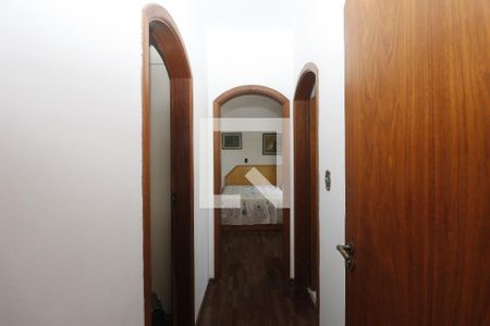 Casa à venda com 390m², 5 quartos e 7 vagasCorredor da Suíte 2