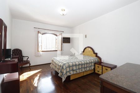 Casa à venda com 390m², 5 quartos e 7 vagasQuarto 1 - Suíte