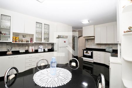 Casa à venda com 390m², 5 quartos e 7 vagasCozinha