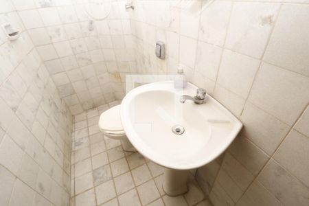 Casa à venda com 390m², 5 quartos e 7 vagasBanheiro de serviço