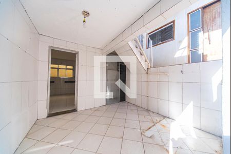 Casa à venda com 120m², 2 quartos e 1 vagaQuintal Fundos