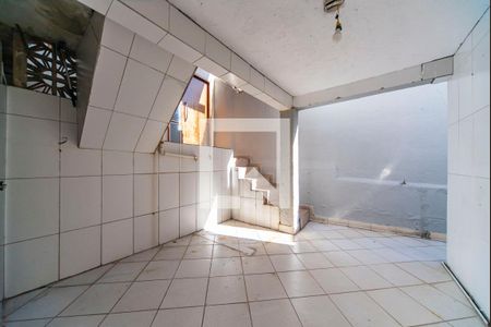 Casa à venda com 120m², 2 quartos e 1 vagaQuintal Fundos