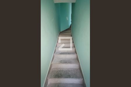 Apartamento para alugar com 76m², 3 quartos e sem vagaEscada