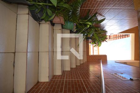 Casa para alugar com 200m², 2 quartos e 2 vagasEscada