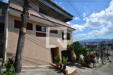 Casa para alugar com 200m², 2 quartos e 2 vagasFachada