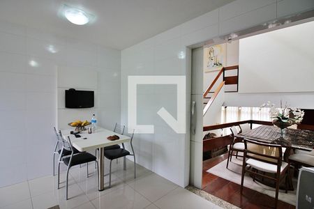 Casa à venda com 233m², 3 quartos e 3 vagasCozinha