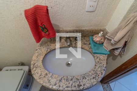 Casa de condomínio à venda com 302m², 5 quartos e 4 vagas Casa de condomínio à venda com 302m², 5 quartos e 4 vagasLavabo