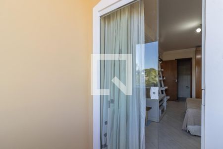 Casa de condomínio à venda com 302m², 5 quartos e 4 vagas Casa de condomínio à venda com 302m², 5 quartos e 4 vagasSuíte 2 - Varanda