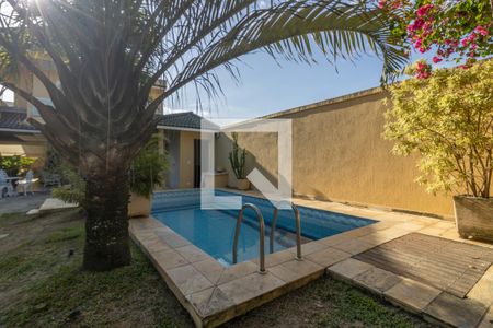 Casa de condomínio à venda com 302m², 5 quartos e 4 vagas Casa de condomínio à venda com 302m², 5 quartos e 4 vagasÁrea Externa - Piscina