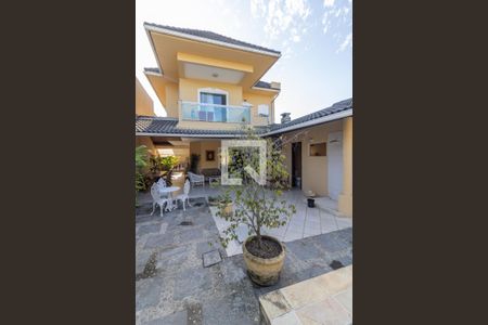 Casa de condomínio à venda com 302m², 5 quartos e 4 vagas Casa de condomínio à venda com 302m², 5 quartos e 4 vagasÁrea Externa