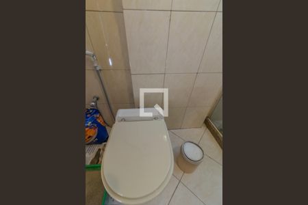 Casa de condomínio à venda com 302m², 5 quartos e 4 vagas Casa de condomínio à venda com 302m², 5 quartos e 4 vagasBanheiro Social 1