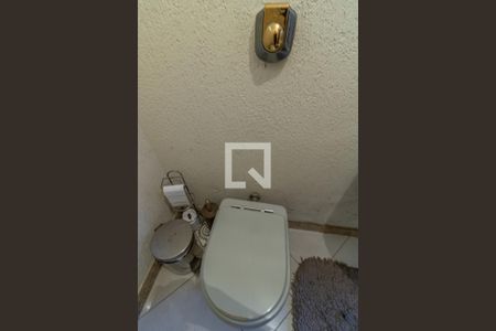 Casa de condomínio à venda com 302m², 5 quartos e 4 vagas Casa de condomínio à venda com 302m², 5 quartos e 4 vagasLavabo