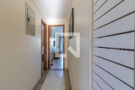 Casa de condomínio à venda com 302m², 5 quartos e 4 vagas Casa de condomínio à venda com 302m², 5 quartos e 4 vagasCorredor