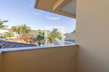 Casa de condomínio à venda com 302m², 5 quartos e 4 vagas Casa de condomínio à venda com 302m², 5 quartos e 4 vagasSuíte 2 - Varanda