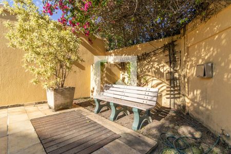 Casa de condomínio à venda com 302m², 5 quartos e 4 vagas Casa de condomínio à venda com 302m², 5 quartos e 4 vagasÁrea Externa