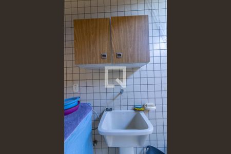 Casa de condomínio à venda com 302m², 5 quartos e 4 vagas Casa de condomínio à venda com 302m², 5 quartos e 4 vagasÁrea de Serviço