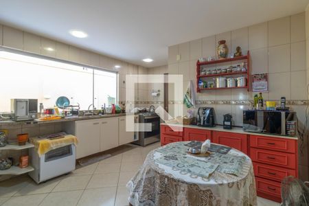 Casa de condomínio à venda com 302m², 5 quartos e 4 vagas Casa de condomínio à venda com 302m², 5 quartos e 4 vagasCozinha