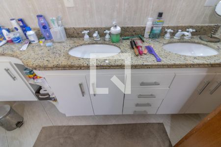 Casa de condomínio à venda com 302m², 5 quartos e 4 vagas Casa de condomínio à venda com 302m², 5 quartos e 4 vagasSuíte 1 - Banheiro