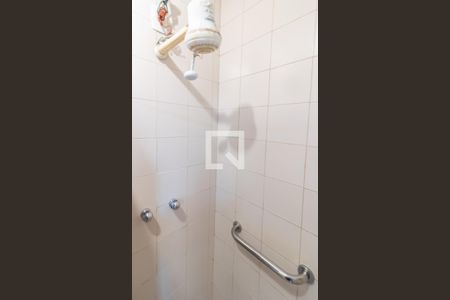 Casa de condomínio à venda com 302m², 5 quartos e 4 vagas Casa de condomínio à venda com 302m², 5 quartos e 4 vagasÁrea de Serviço - Banheiro