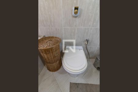 Casa de condomínio à venda com 302m², 5 quartos e 4 vagas Casa de condomínio à venda com 302m², 5 quartos e 4 vagasSuíte 1 - Banheiro