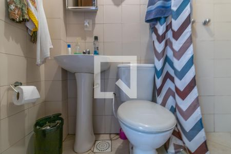 Casa de condomínio à venda com 302m², 5 quartos e 4 vagas Casa de condomínio à venda com 302m², 5 quartos e 4 vagasÁrea de Serviço - Banheiro