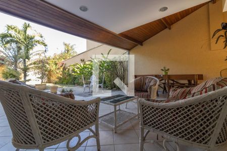 Casa de condomínio à venda com 302m², 5 quartos e 4 vagas Casa de condomínio à venda com 302m², 5 quartos e 4 vagasÁrea Externa